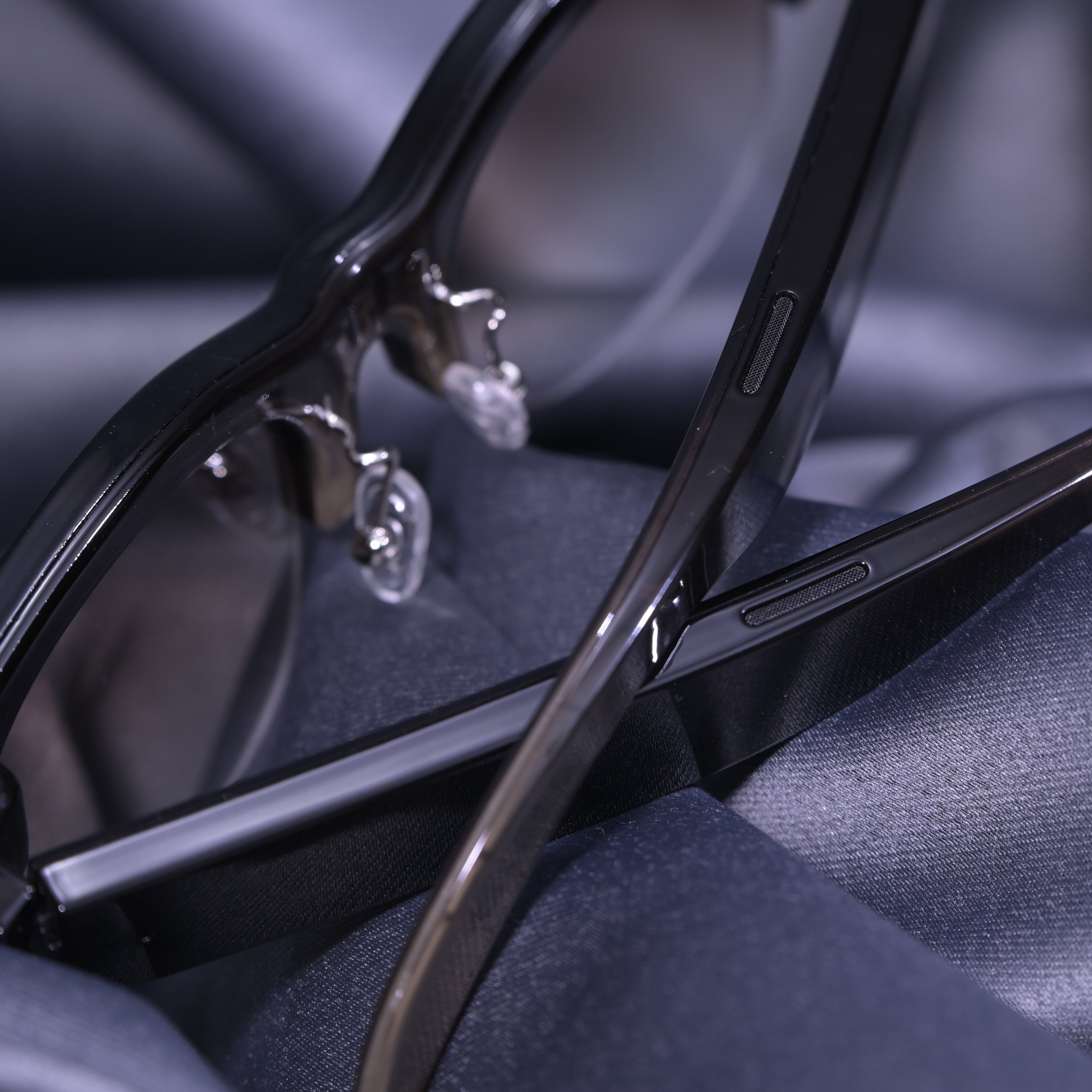 Charging case thumbnail